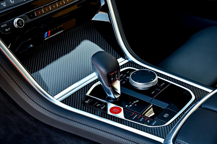 Детали интерьера BMW M8 Competition Coupe (F92) 2019 года  (UK) (фото 103 из 157)